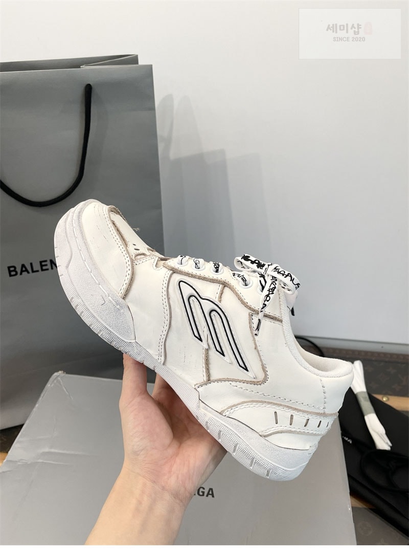 Balenciaga 발렌시아가 햄튼스 원-아웃 스니커즈 레플리카 18번 이미지 - 신발 | 세미샵 레플리카 사이트