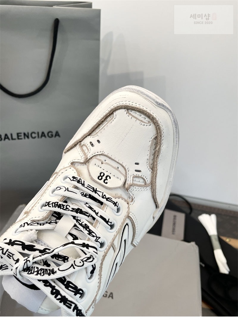 Balenciaga 발렌시아가 햄튼스 원-아웃 스니커즈 레플리카 19번 이미지 - 신발 | 세미샵 레플리카 사이트