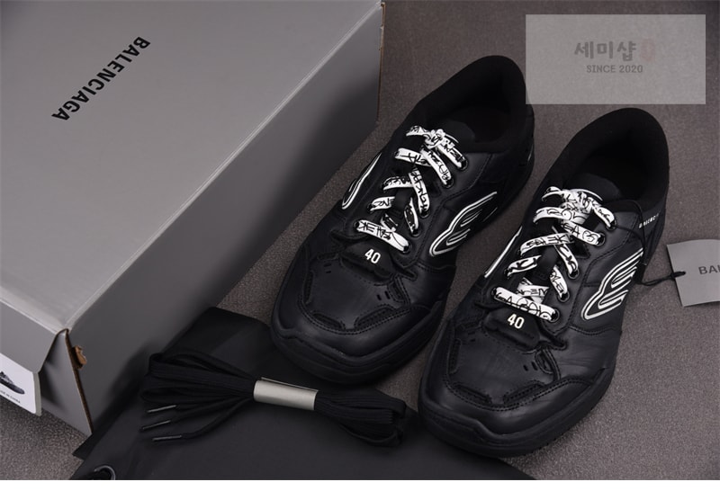 Balenciaga 발렌시아가 햄튼스 원 아웃 스니커즈 블랙 레플리카 8번 이미지 - 신발 | 세미샵 레플리카 사이트
