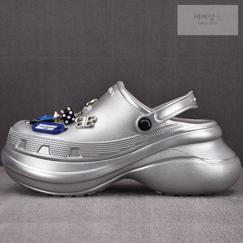 Balenciaga 발렌시아가 x 크록스 지비츠 뮬 실버 신발 3번 이미지