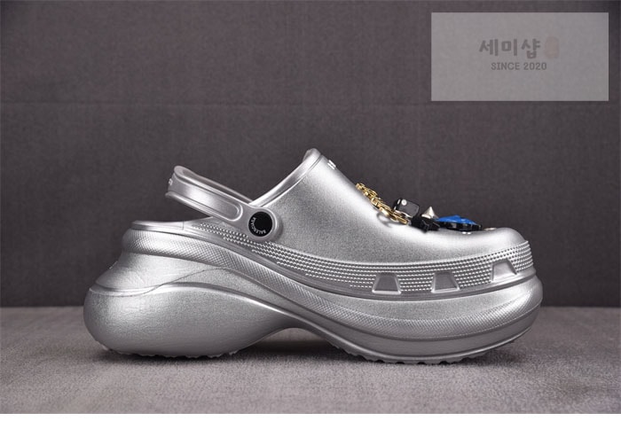 Balenciaga 발렌시아가 x 크록스 지비츠 뮬 실버 신발 2번 이미지