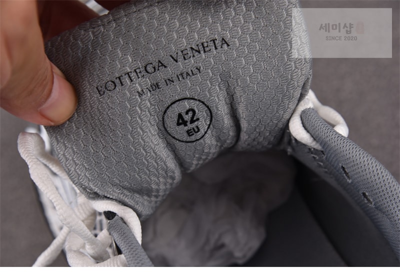 Bottega Veneta 보테가베네타 오르빗 스니커즈 실버/화이트/옵틱 화이트 러버 레플리카 15번 이미지 - 신발 | 세미샵 레플리카 사이트