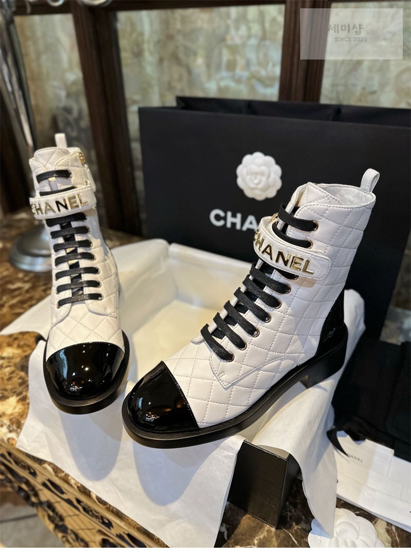 C H A N E L 샤넬 레터링 퀼팅 컴뱃 부츠 화이트 신발 5번 이미지