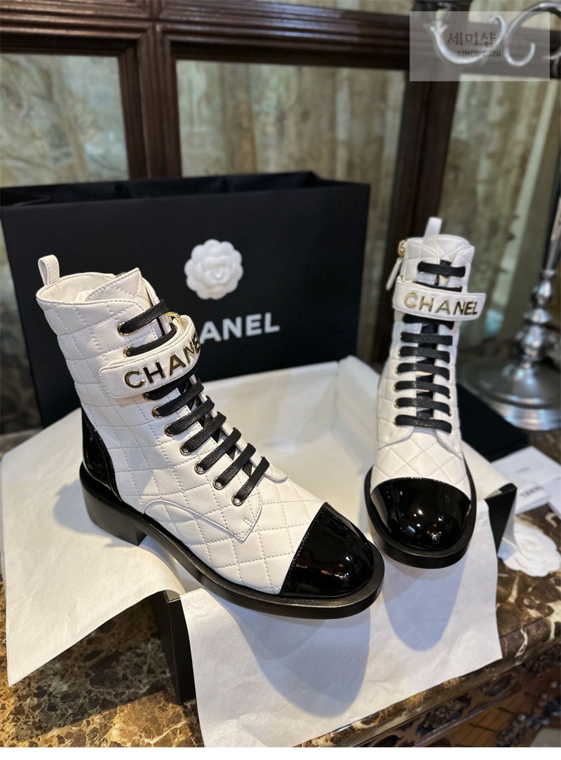 C H A N E L 샤넬 레터링 퀼팅 컴뱃 부츠 화이트 신발 16번 이미지