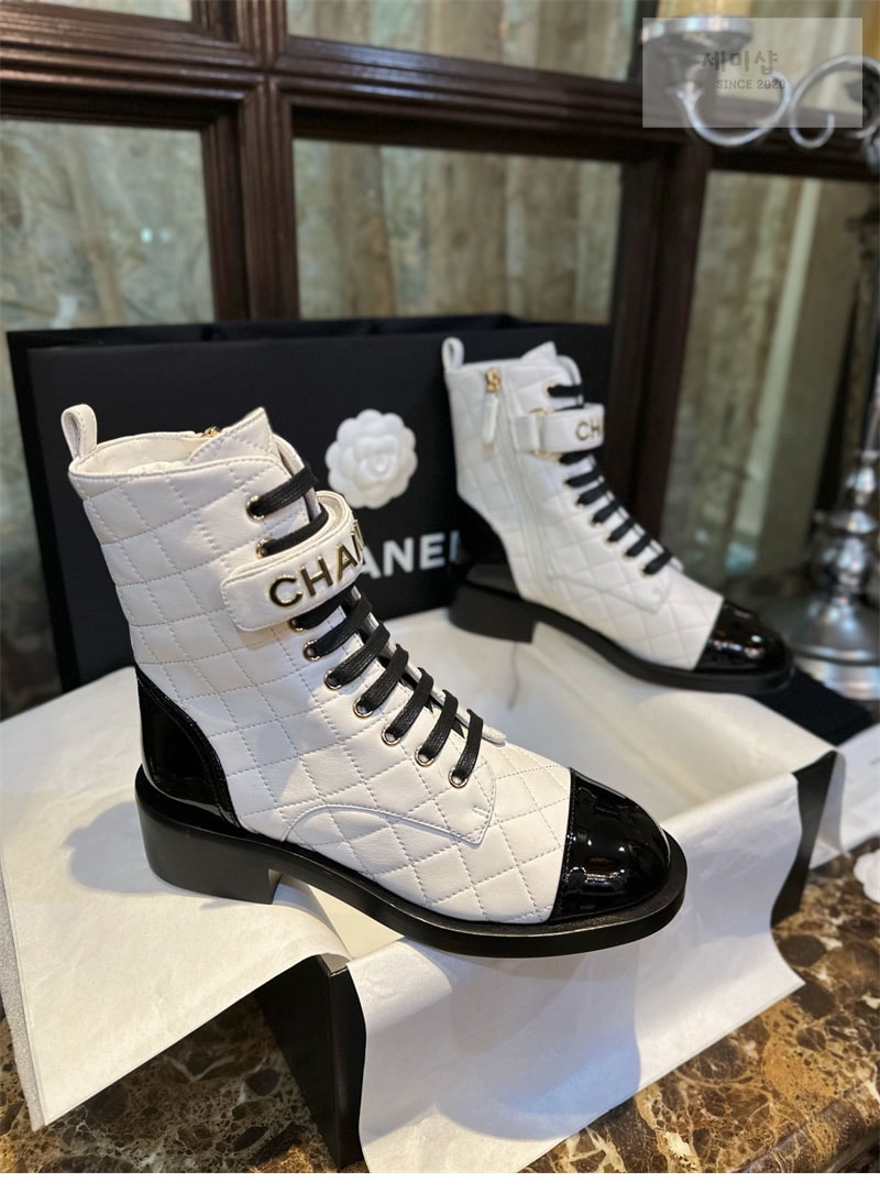 C H A N E L 샤넬 레터링 퀼팅 컴뱃 부츠 화이트 신발 6번 이미지
