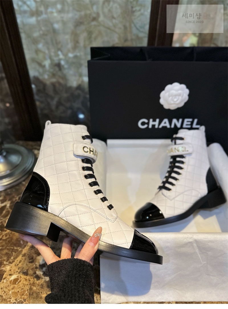 C H A N E L 샤넬 레터링 퀼팅 컴뱃 부츠 화이트 신발 7번 이미지