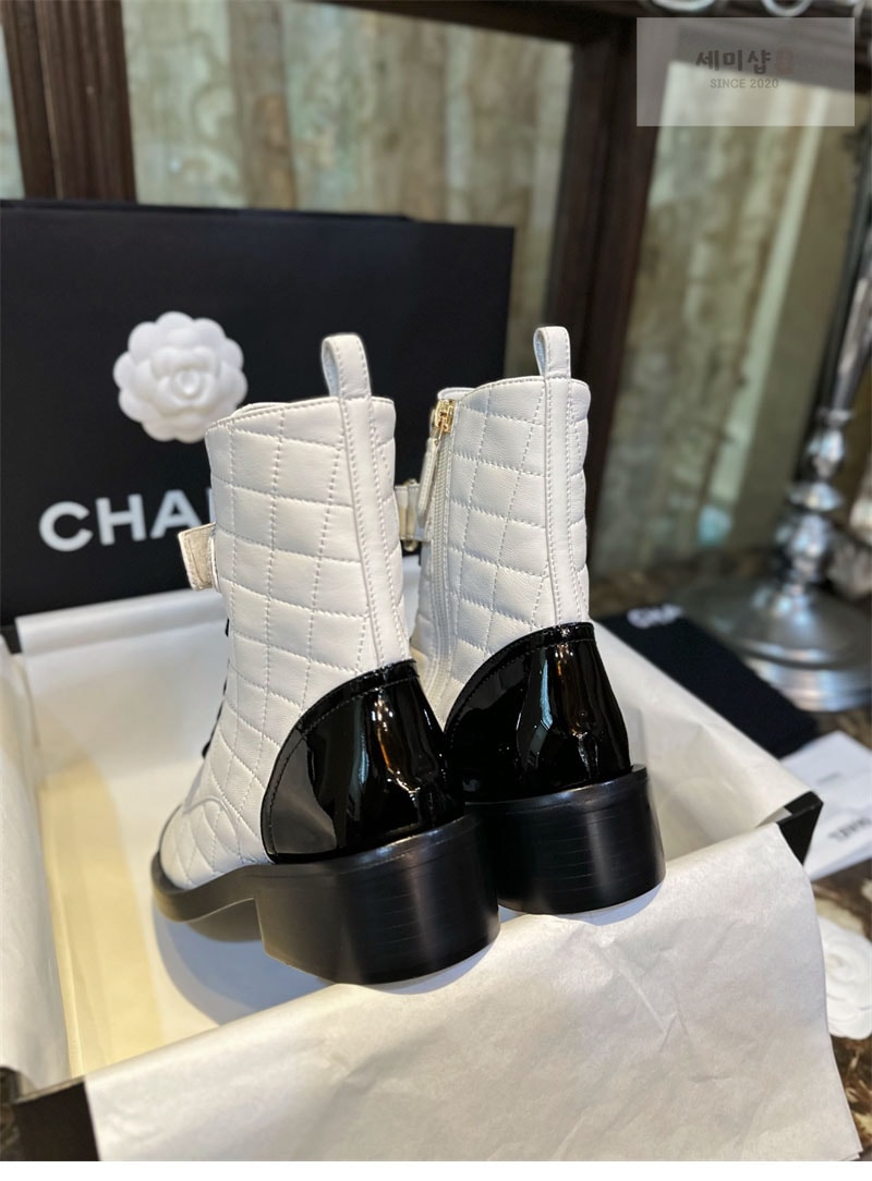 C H A N E L 샤넬 레터링 퀼팅 컴뱃 부츠 화이트 신발 8번 이미지