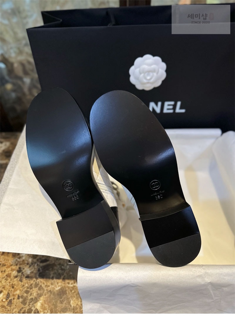 C H A N E L 샤넬 레터링 퀼팅 컴뱃 부츠 화이트 신발 9번 이미지