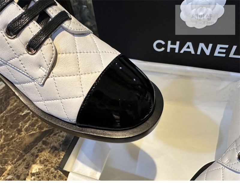 C H A N E L 샤넬 레터링 퀼팅 컴뱃 부츠 화이트 신발 11번 이미지
