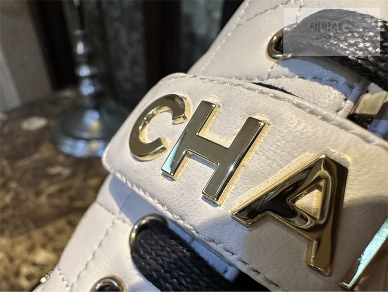 C H A N E L 샤넬 레터링 퀼팅 컴뱃 부츠 화이트 신발 13번 이미지