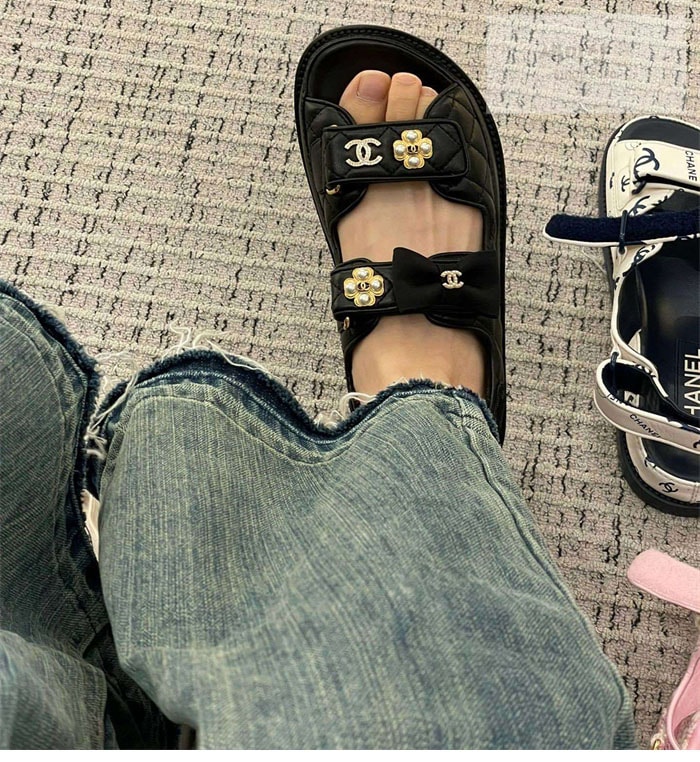 C H A N E L 샤넬 리본 벨크로 샌들 신발 2번 이미지