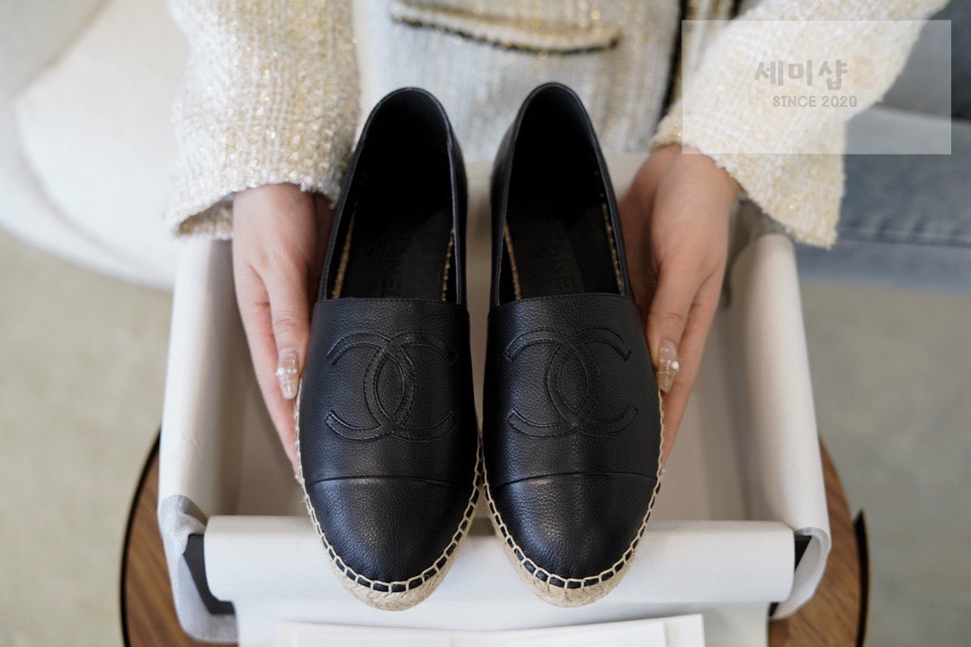 C H A N E L 샤넬 블랙 레더 에스파듀 “35SIZE – 41SIZE” 신발 1번 이미지