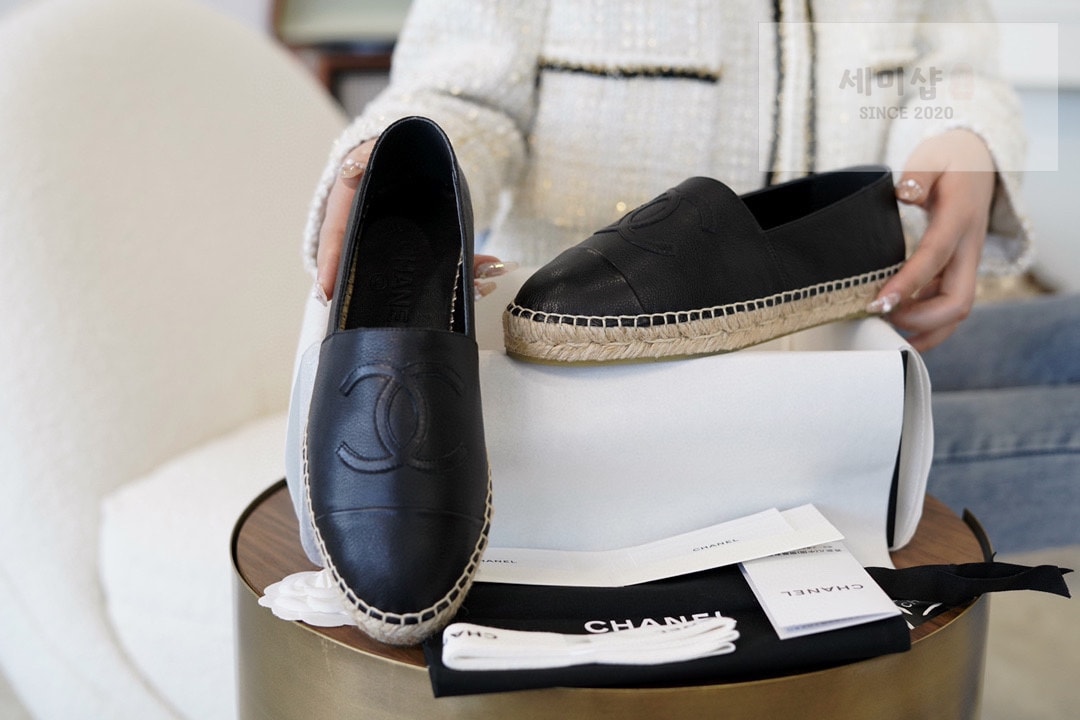 C H A N E L 샤넬 블랙 레더 에스파듀 “35SIZE – 41SIZE” 신발 3번 이미지