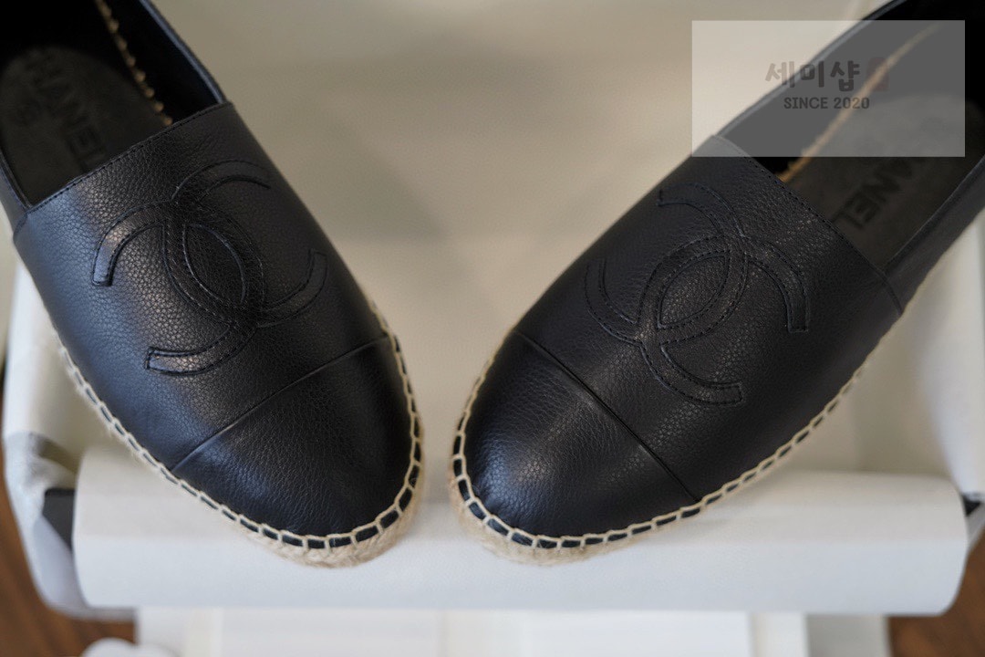 C H A N E L 샤넬 블랙 레더 에스파듀 “35SIZE – 41SIZE” 신발 10번 이미지