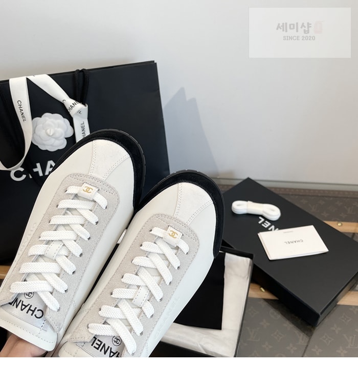 C H A N E L 샤넬 스몰로고 카프스킨 스니커즈 신발 3번 이미지
