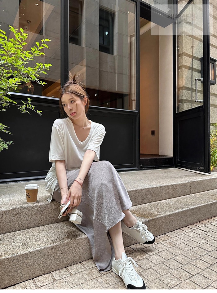 C H A N E L 샤넬 스몰로고 카프스킨 스니커즈 신발 4번 이미지