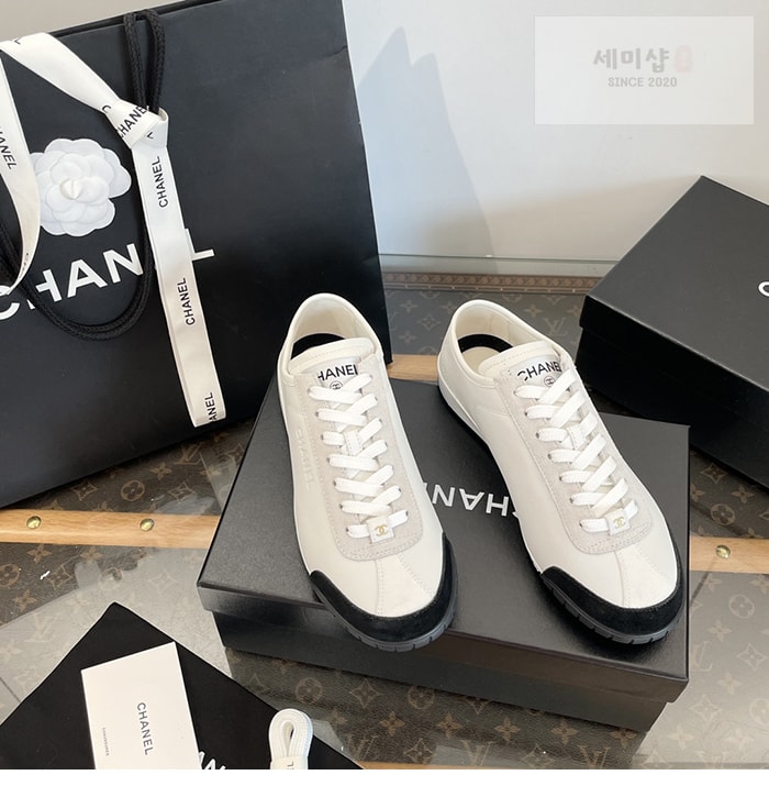 C H A N E L 샤넬 스몰로고 카프스킨 스니커즈 신발 6번 이미지