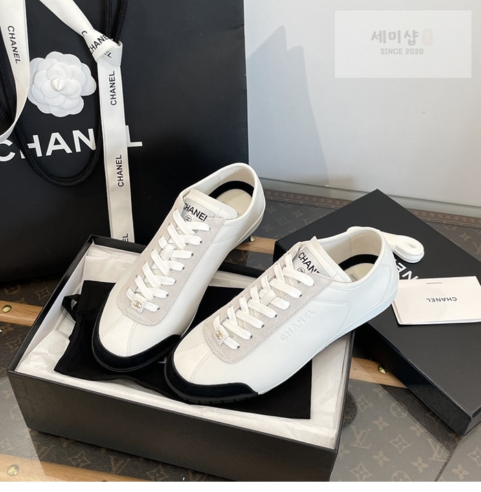 C H A N E L 샤넬 스몰로고 카프스킨 스니커즈 신발 8번 이미지