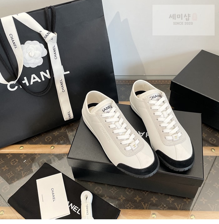 C H A N E L 샤넬 스몰로고 카프스킨 스니커즈 신발 9번 이미지