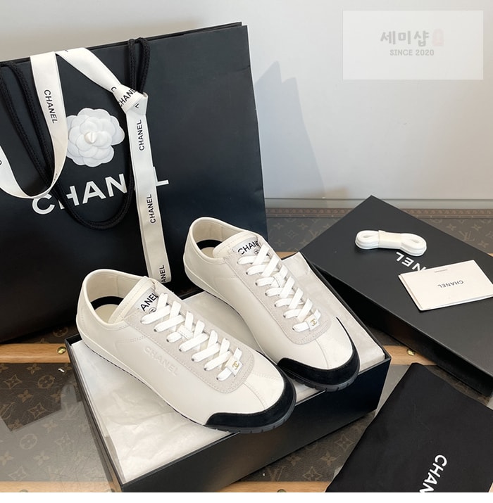 C H A N E L 샤넬 스몰로고 카프스킨 스니커즈 신발 11번 이미지