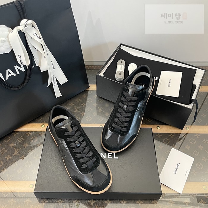 C H A N E L 샤넬 카프스킨 벨벳 스니커즈 신발 2번 이미지