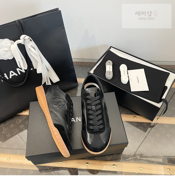 C H A N E L 샤넬 카프스킨 벨벳 스니커즈 신발 10번 이미지