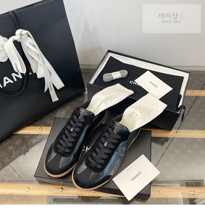 C H A N E L 샤넬 카프스킨 벨벳 스니커즈 신발 11번 이미지