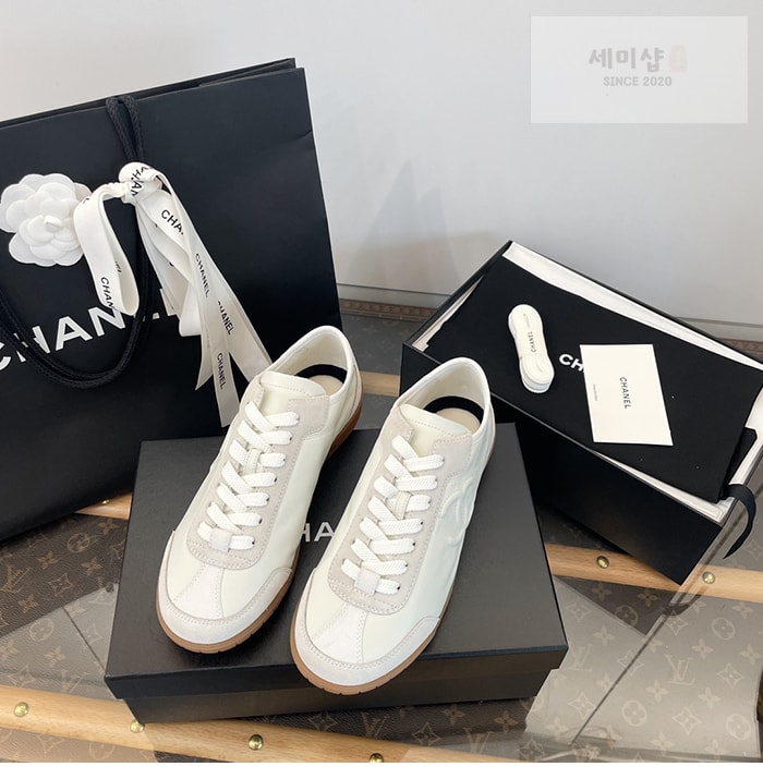 C H A N E L 샤넬 카프스킨 벨벳 스니커즈 신발 15번 이미지