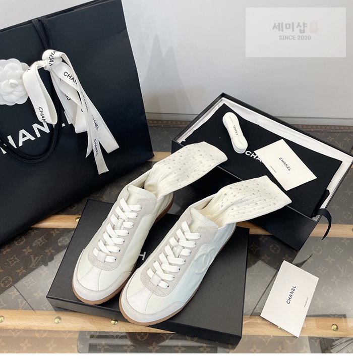 C H A N E L 샤넬 카프스킨 벨벳 스니커즈 신발 20번 이미지