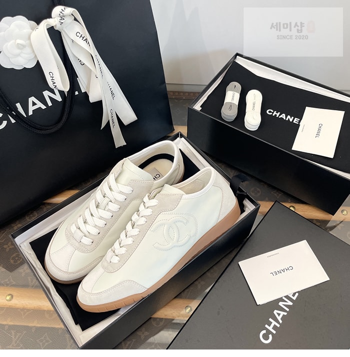 C H A N E L 샤넬 카프스킨 벨벳 스니커즈 신발 21번 이미지