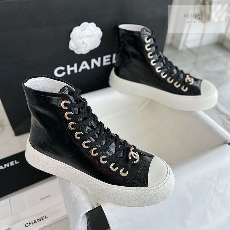 C H A N E L 샤넬 카프스킨 유광 레더 하이탑 스니커즈 신발 1번 이미지