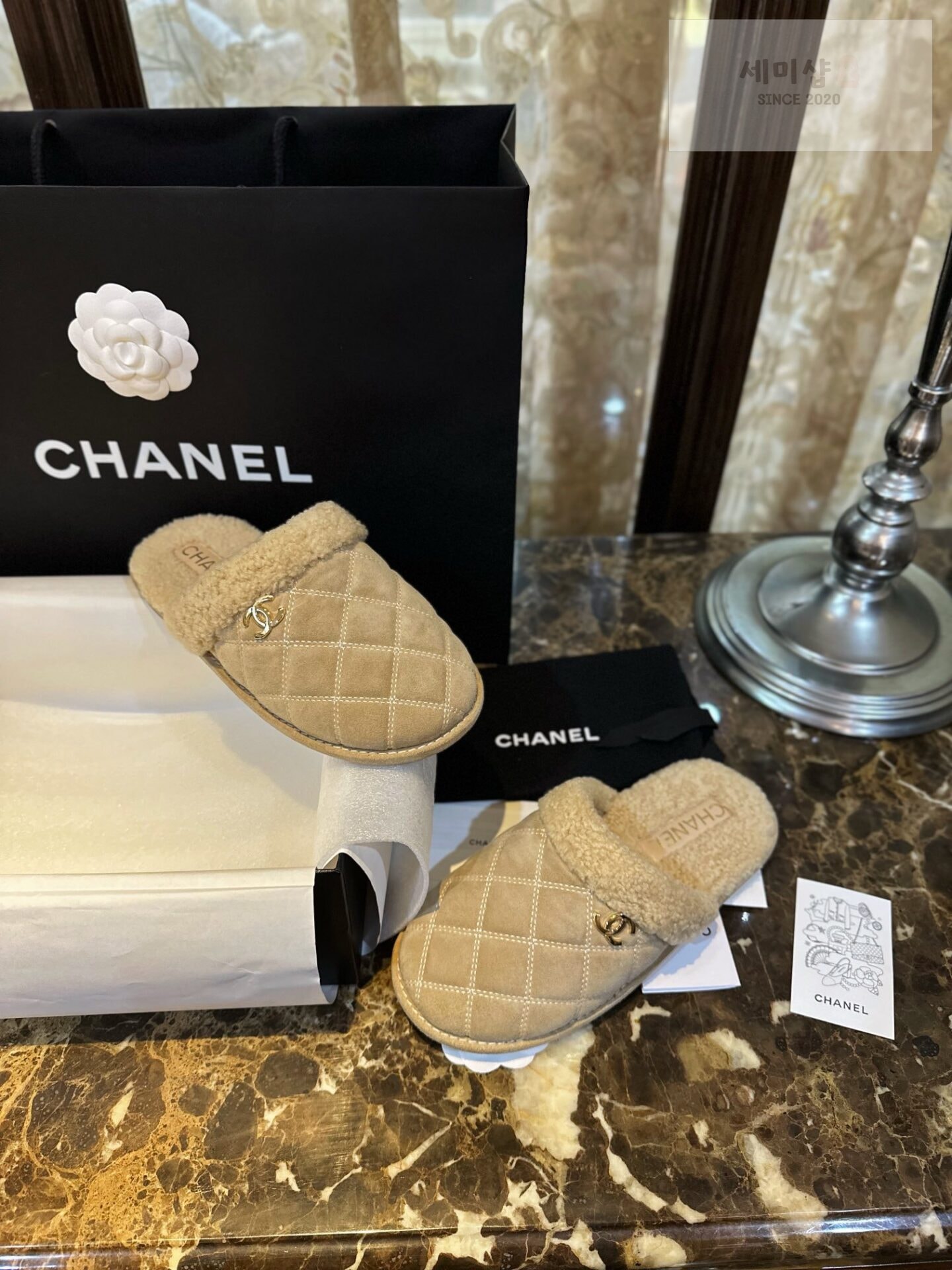 C H A N E L 샤넬 퀼팅 시어링 뮬 슬리퍼 “35SIZE – 41SIZE” 신발 2번 이미지
