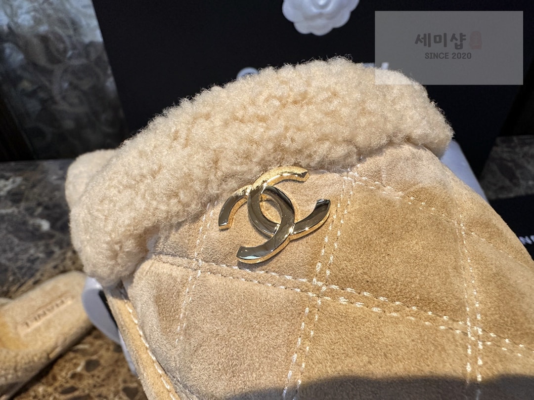 샤넬 샤넬 퀼팅 시어링 뮬 슬리퍼 “35SIZE – 41SIZE” 신발 12번 이미지