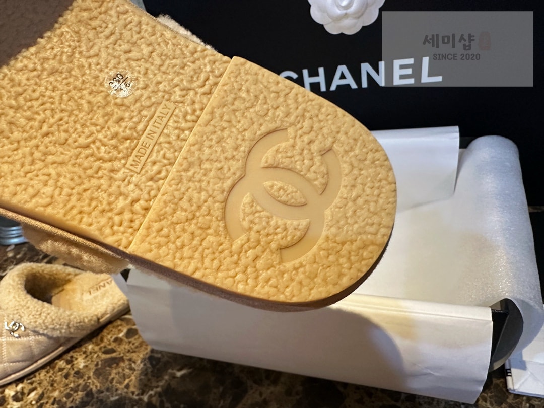 샤넬 샤넬 퀼팅 시어링 뮬 슬리퍼 “35SIZE – 41SIZE” 신발 13번 이미지