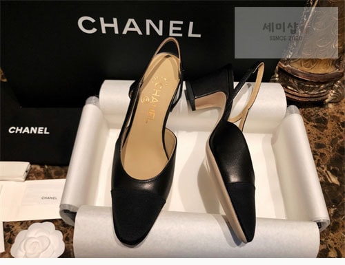 C H A N E L 샤넬 투톤 슬링백 7cm 신발 7번 이미지