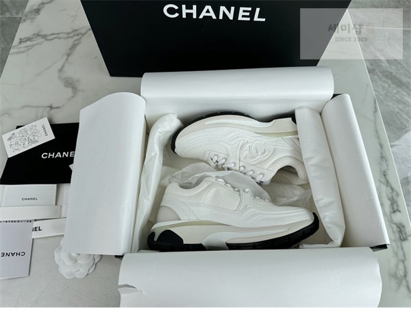C H A N E L 샤넬 패브릭 샤식스 스니커즈 신발 4번 이미지