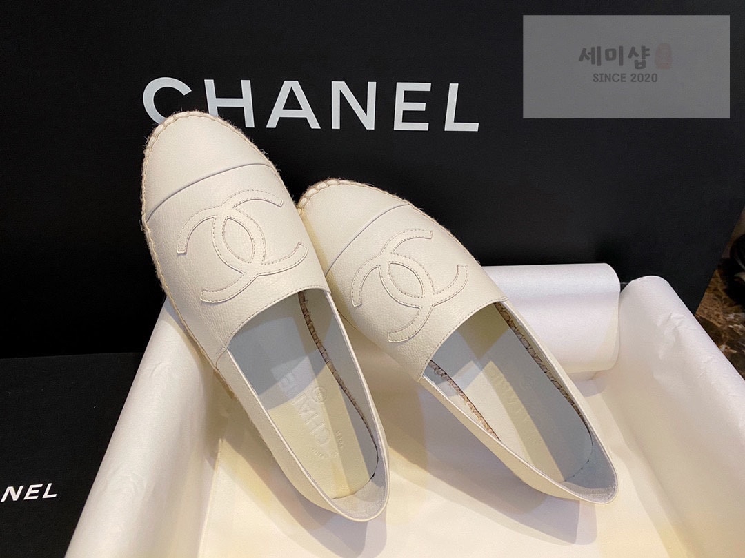 C H A N E L 샤넬 화이트 레더 에스파듀 “35SIZE – 41SIZE” 신발 2번 이미지