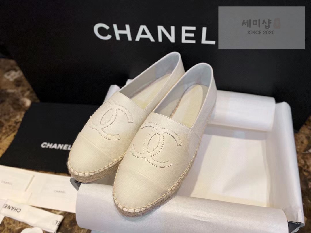 C H A N E L 샤넬 화이트 레더 에스파듀 “35SIZE – 41SIZE” 신발 3번 이미지