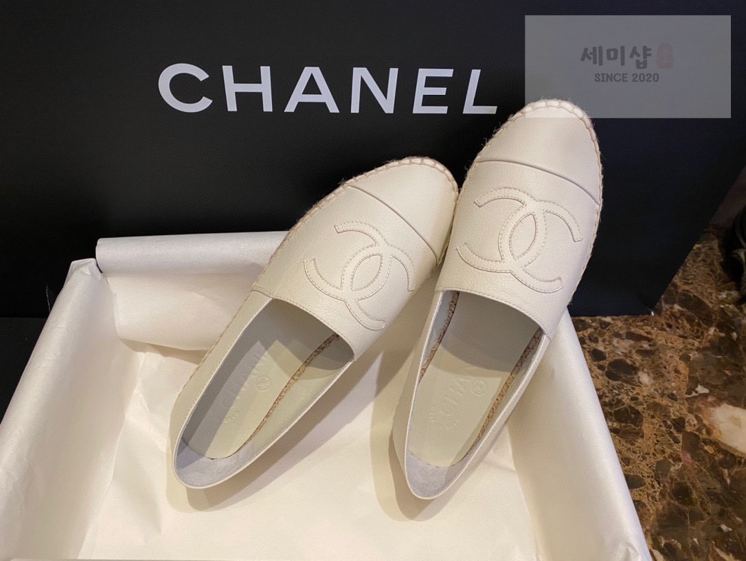 C H A N E L 샤넬 화이트 레더 에스파듀 “35SIZE – 41SIZE” 신발 9번 이미지