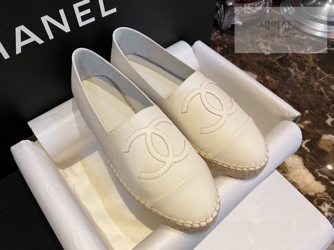 C H A N E L 샤넬 화이트 레더 에스파듀 “35SIZE – 41SIZE” 신발 4번 이미지