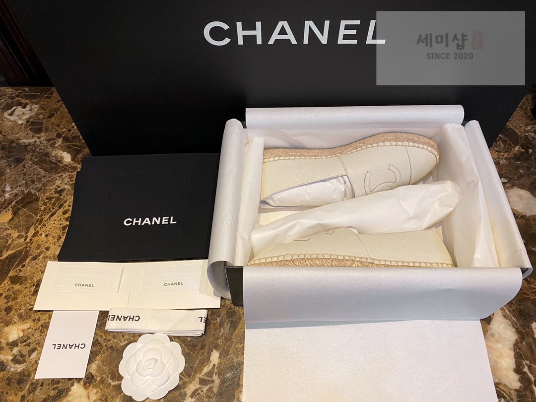 C H A N E L 샤넬 화이트 레더 에스파듀 “35SIZE – 41SIZE” 신발 5번 이미지