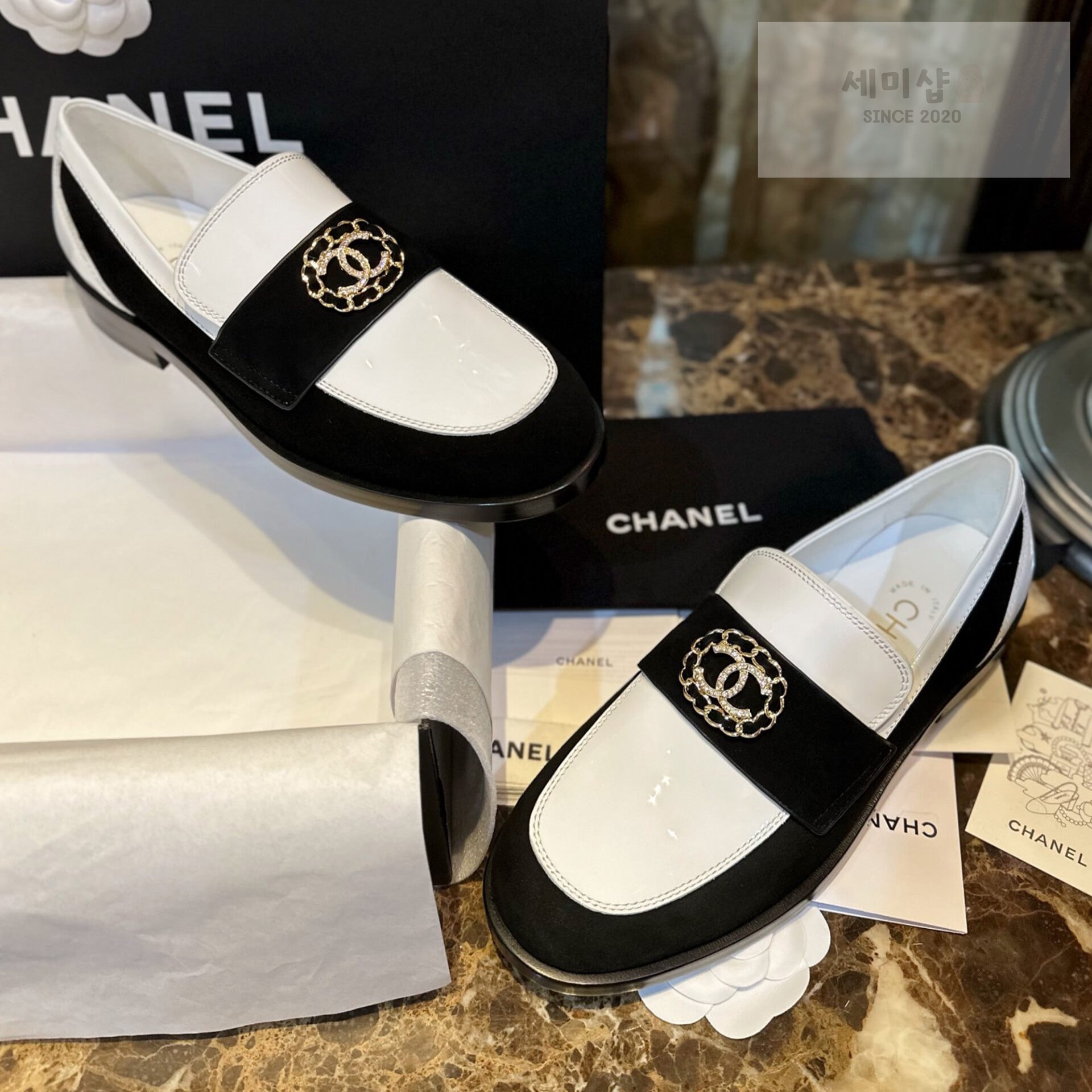 C H A N E L 샤넬 22K 배색 페이던트 CC로고 로퍼 “35SIZE – 41SIZE” 신발 1번 이미지