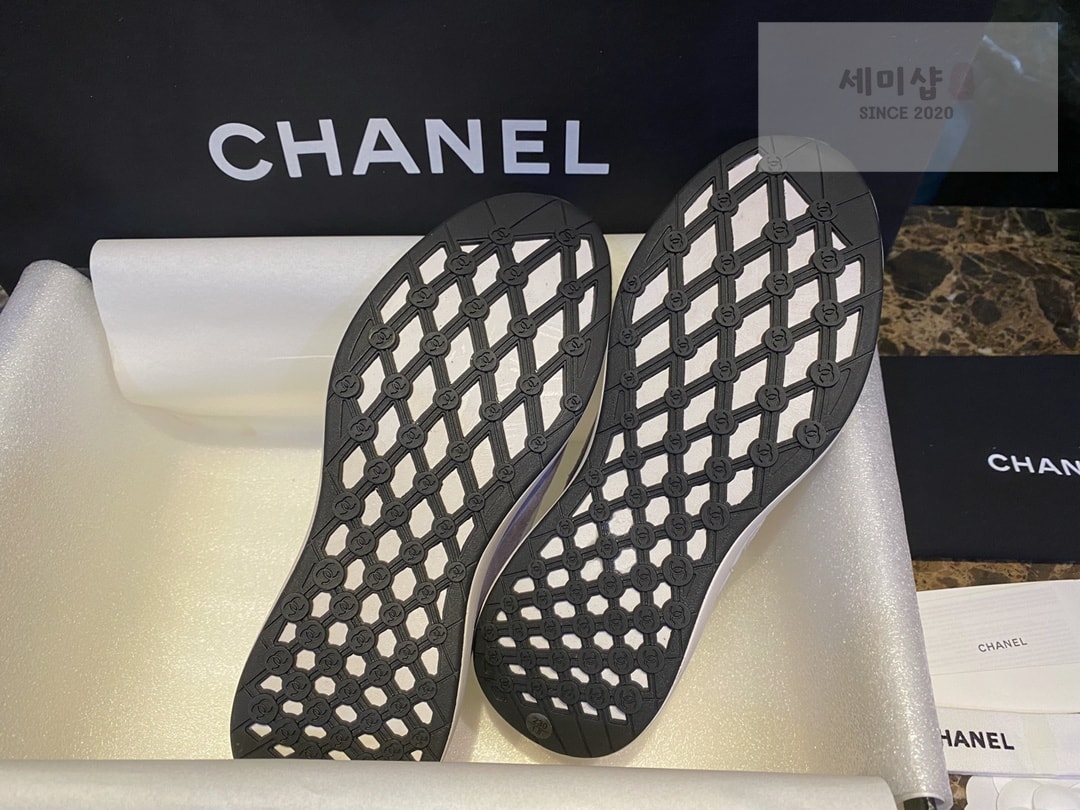 C H A N E L 샤넬 22P CC로고 패브릭 스웨이드 카프스킨 스니커즈 “35SIZE – 40SIZE” 신발 10번 이미지