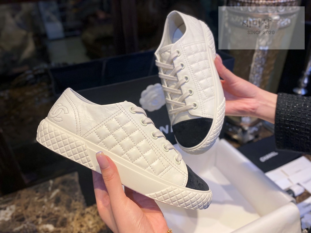 C H A N E L 샤넬 22SS CC로고 퀼팅 패브릭 스니커즈 “35SIZE – 40SIZE” 신발 7번 이미지