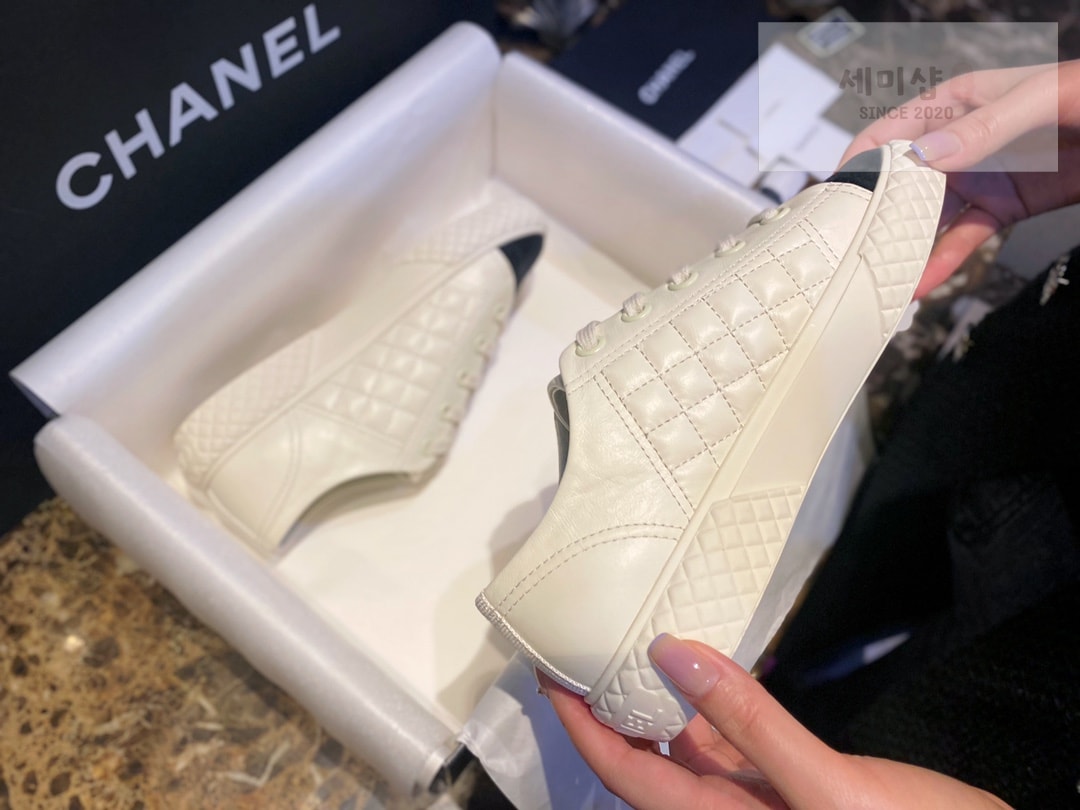 C H A N E L 샤넬 22SS CC로고 퀼팅 패브릭 스니커즈 “35SIZE – 40SIZE” 신발 18번 이미지