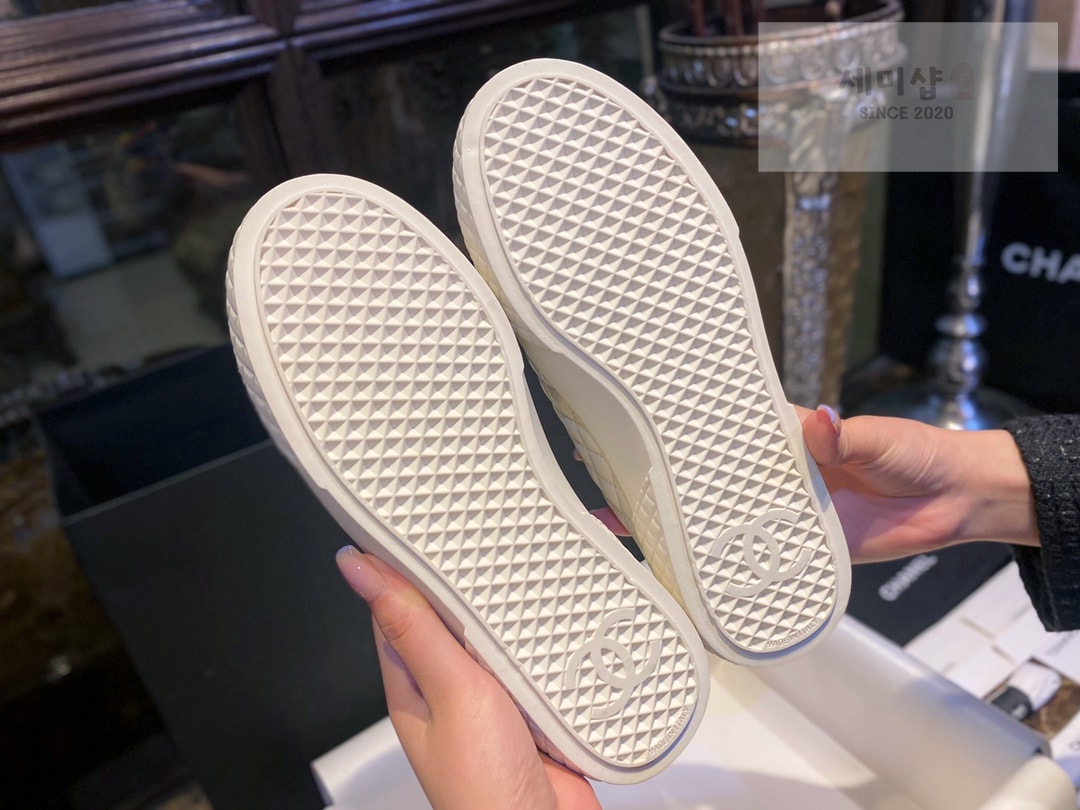C H A N E L 샤넬 22SS CC로고 퀼팅 패브릭 스니커즈 “35SIZE – 40SIZE” 신발 11번 이미지