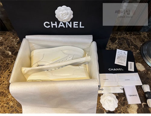 C H A N E L 샤넬 23A 로고 레터링 테니스 스니커즈 신발 4번 이미지