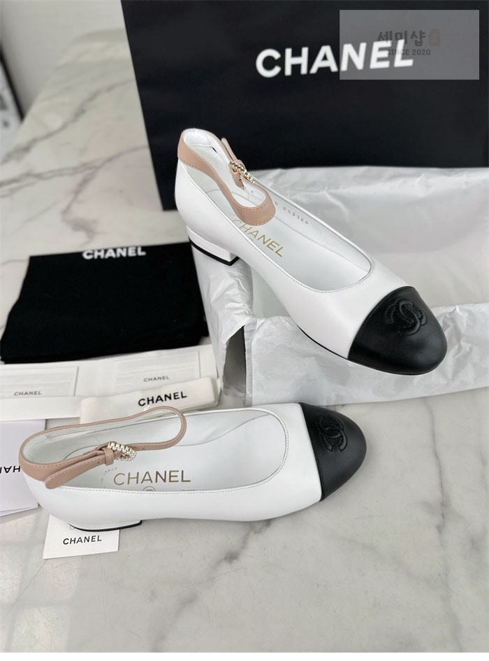 C H A N E L 샤넬 23A 발레리나 스트랩 플랫 슈즈 화이트 신발 5번 이미지