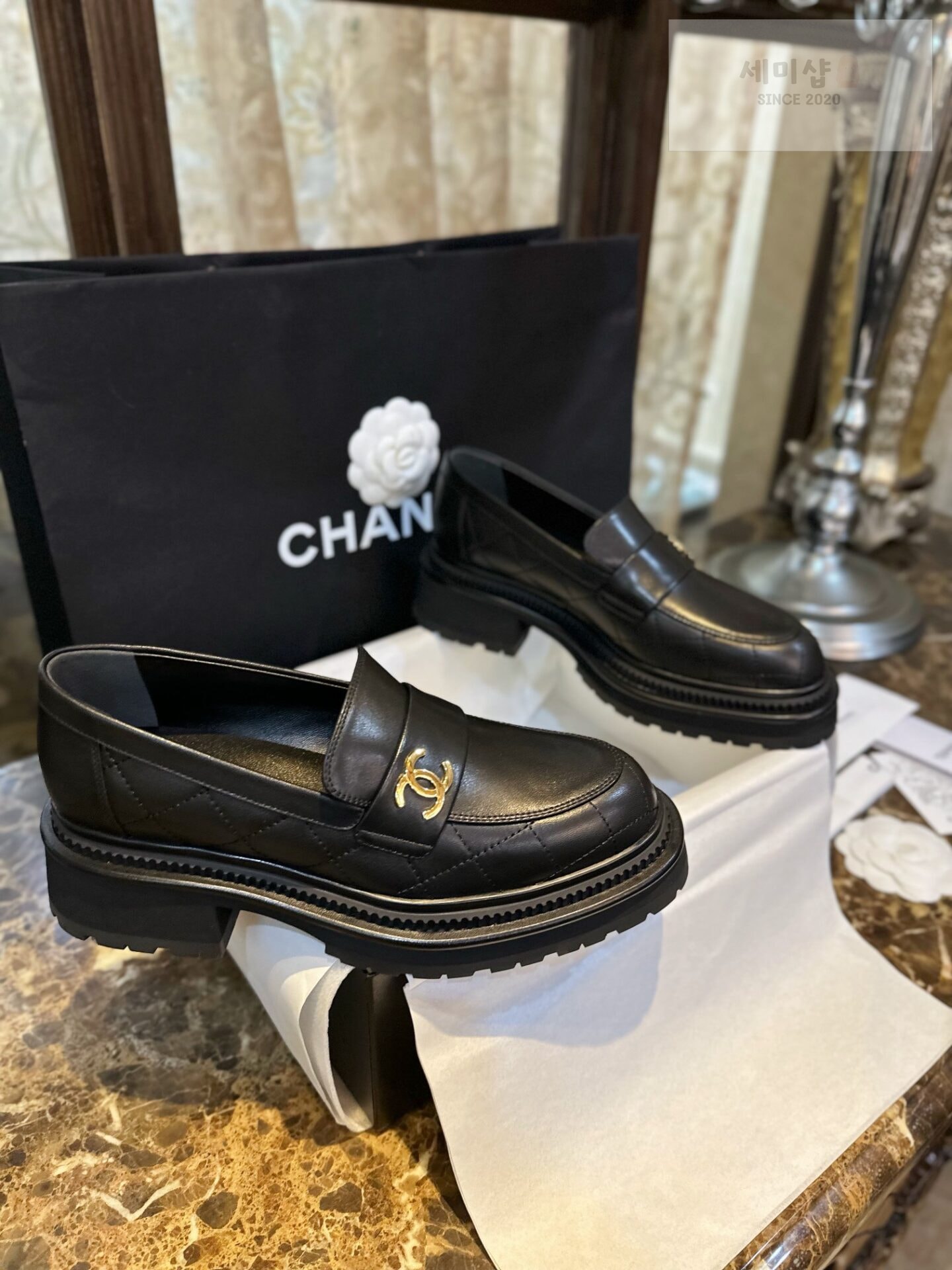 C H A N E L 샤넬 23A 퀼팅 블랙 카프스킨 로퍼 “35SIZE – 40SIZE” 신발 5번 이미지
