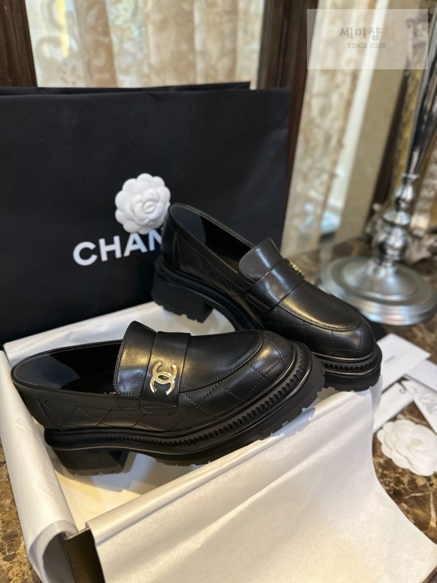 C H A N E L 샤넬 23A 퀼팅 블랙 카프스킨 로퍼 “35SIZE – 40SIZE” 신발 6번 이미지